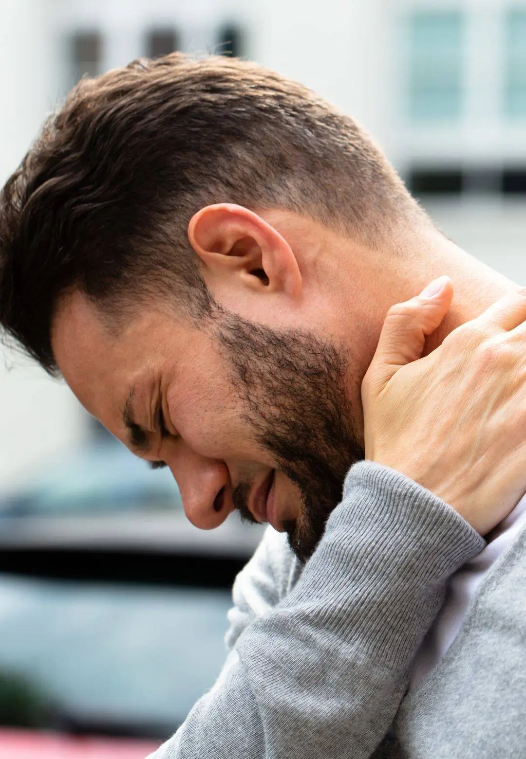 Lenexa patient experiencing severe neck pain and headache seeking chiropractic relief