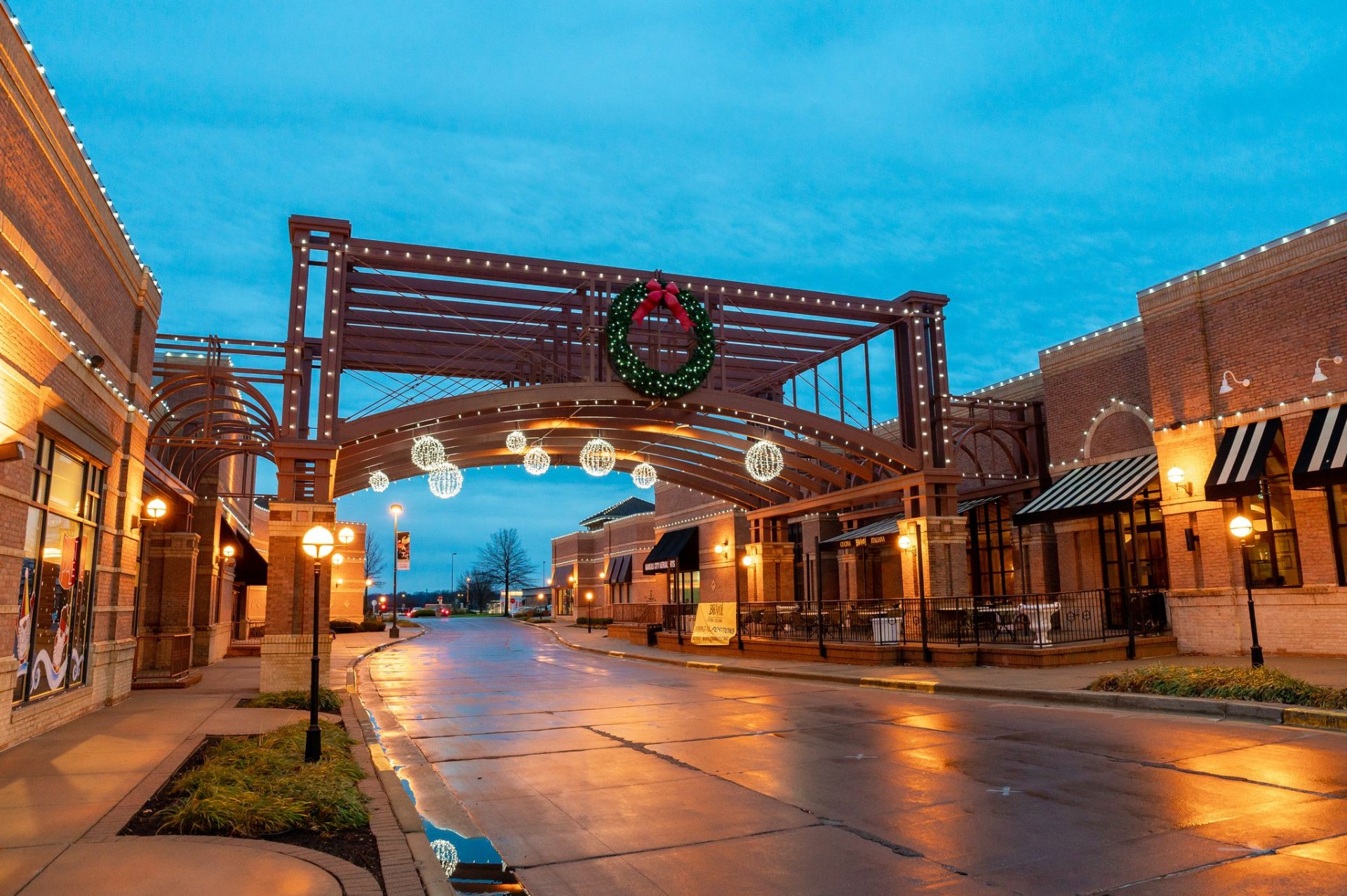 Leawood Kansas downtown area with decorative lighting - chiropractic services for Leawood